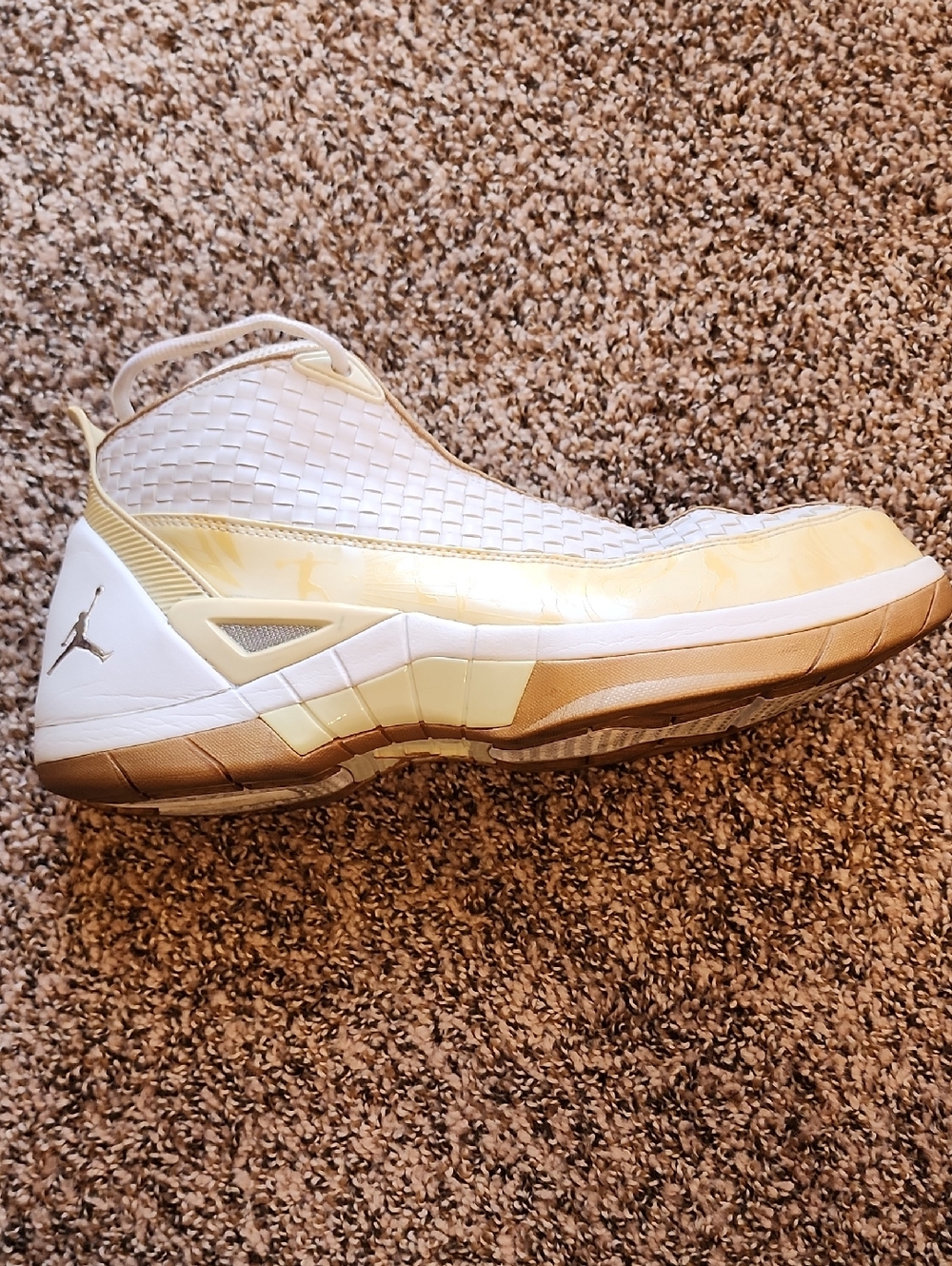 Jordan 15 XVSE  Basketball Shoes in White and Gold Tint
